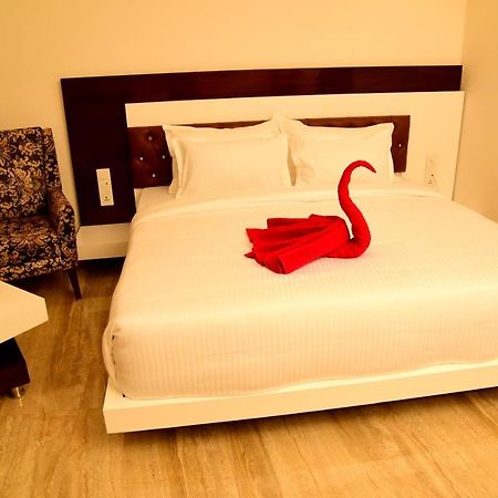 Hotel K11 Haldwani Bagian luar foto