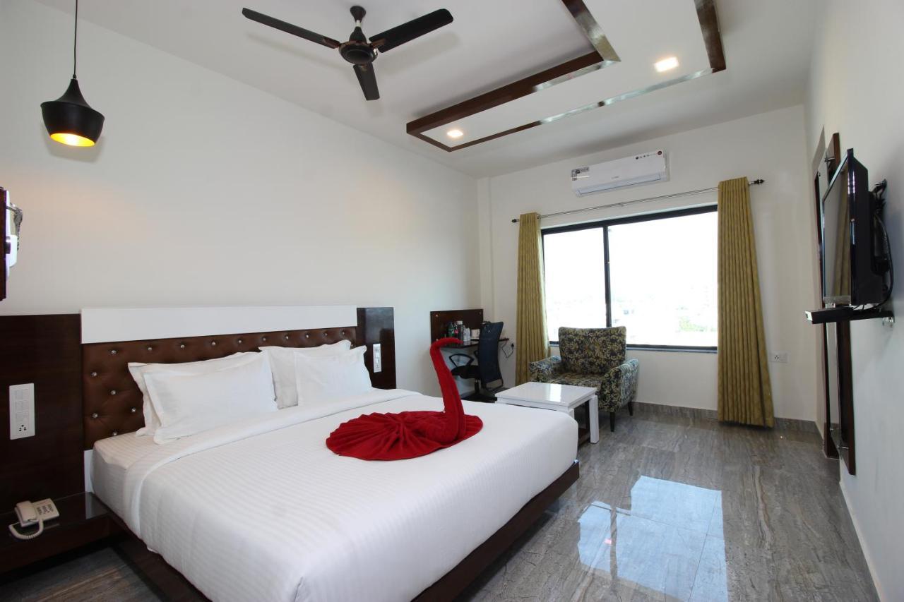 Hotel K11 Haldwani Bagian luar foto