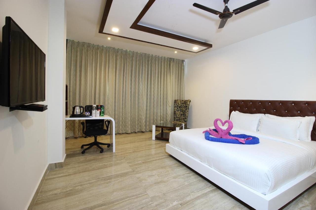 Hotel K11 Haldwani Bagian luar foto