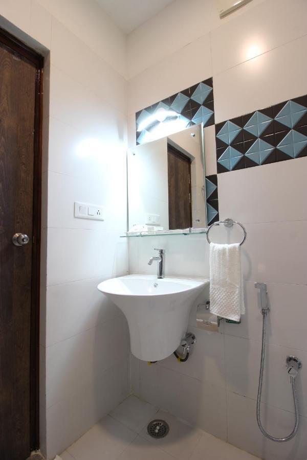 Hotel K11 Haldwani Bagian luar foto