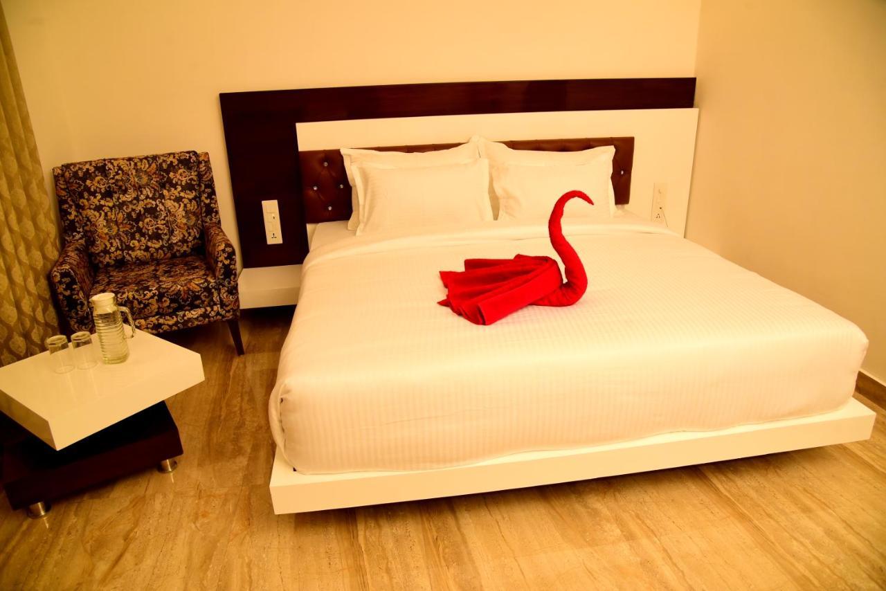 Hotel K11 Haldwani Bagian luar foto